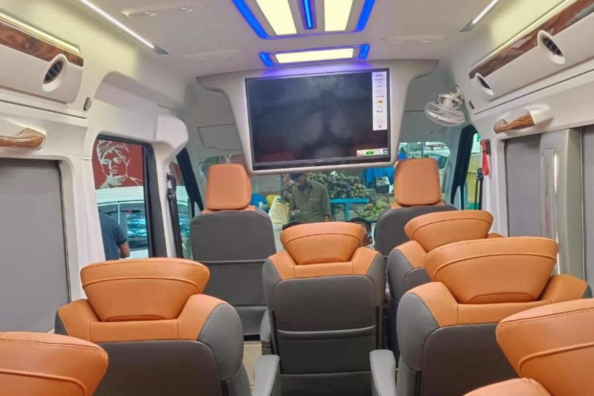 Urbania 12 D Ultra VIP Seat view 4