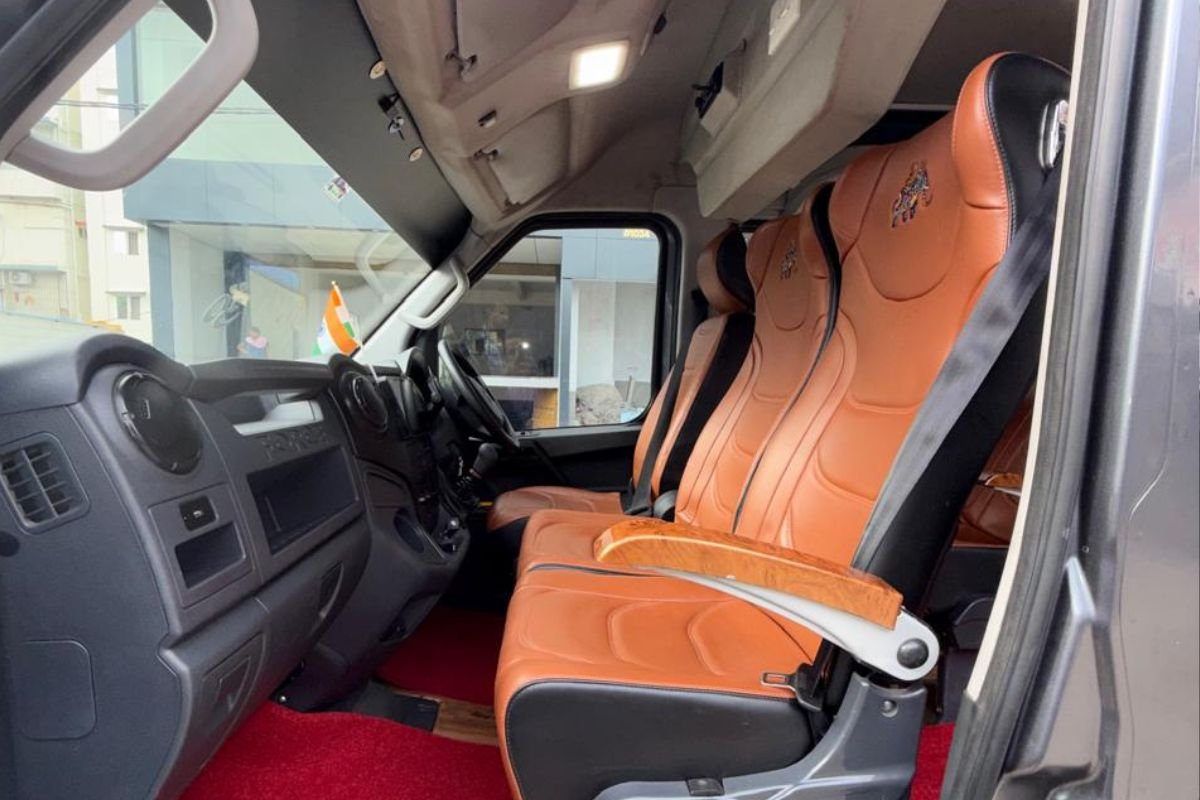 Urbania 17 D Seat view 4
